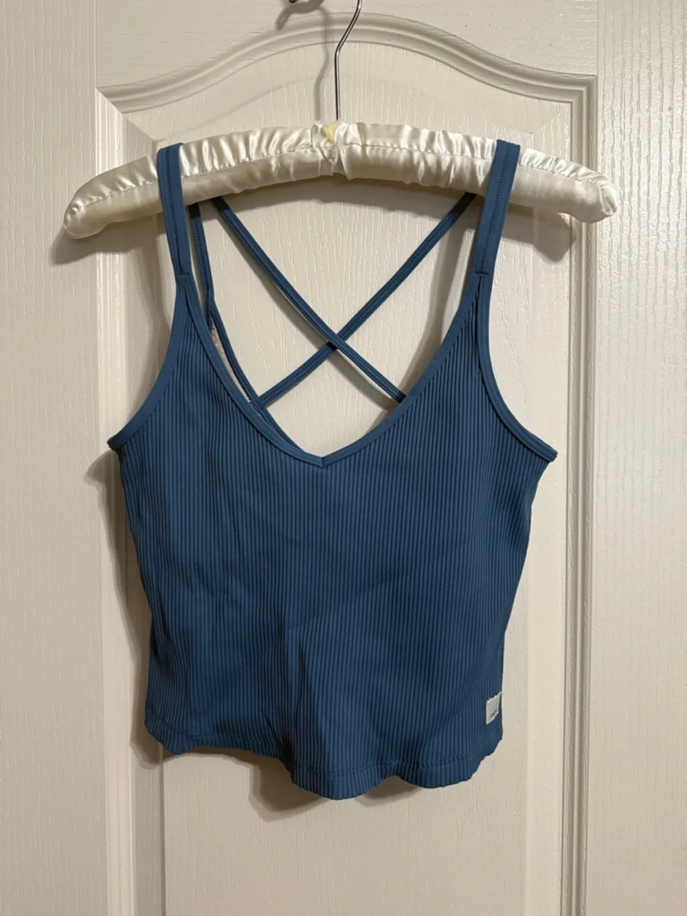 Vuori Rib Crop Tank Stone Activewear Athleisure Yoga Minimalist Gym Pilates